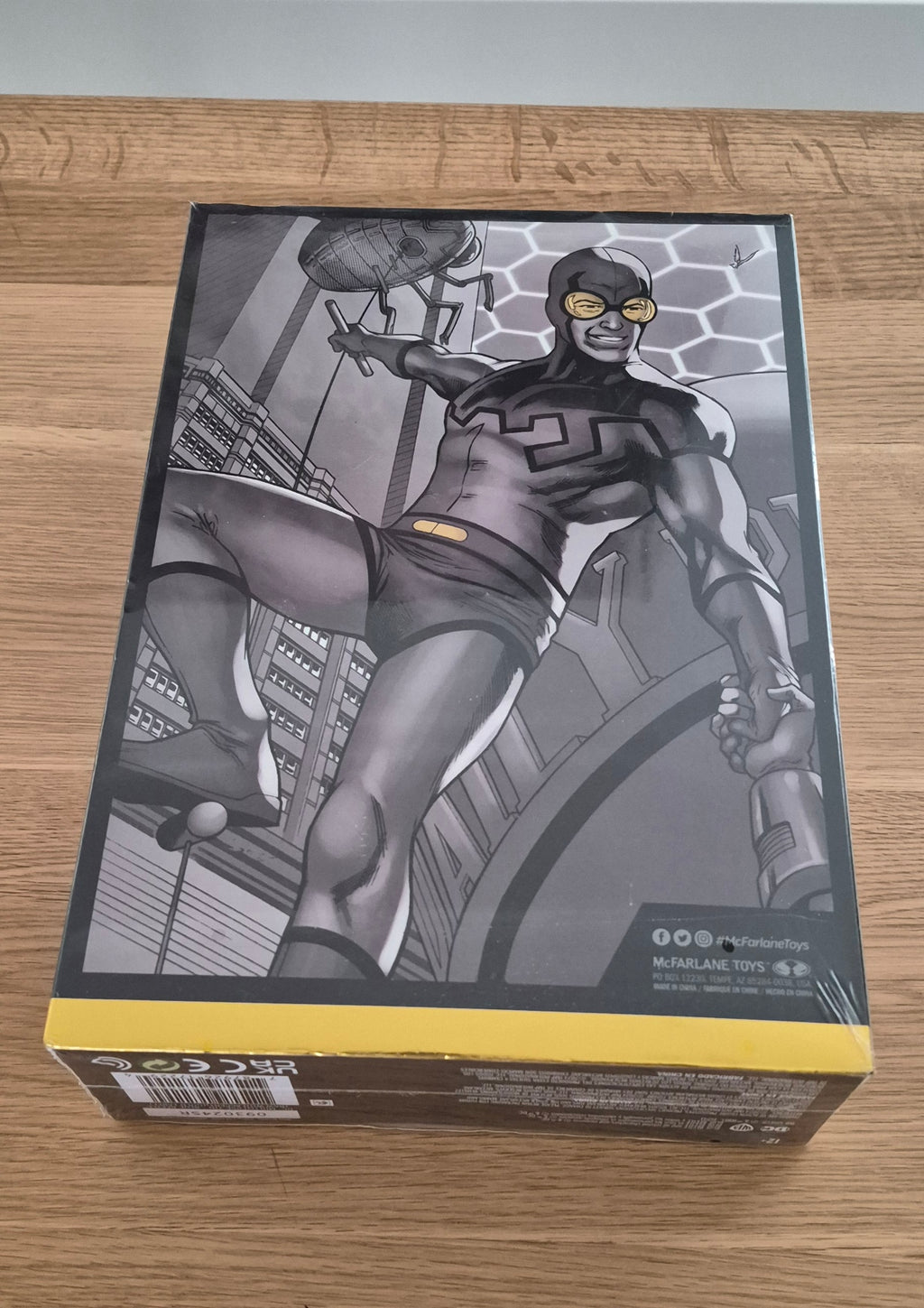 Blue Beetle Black & White Accent Edition