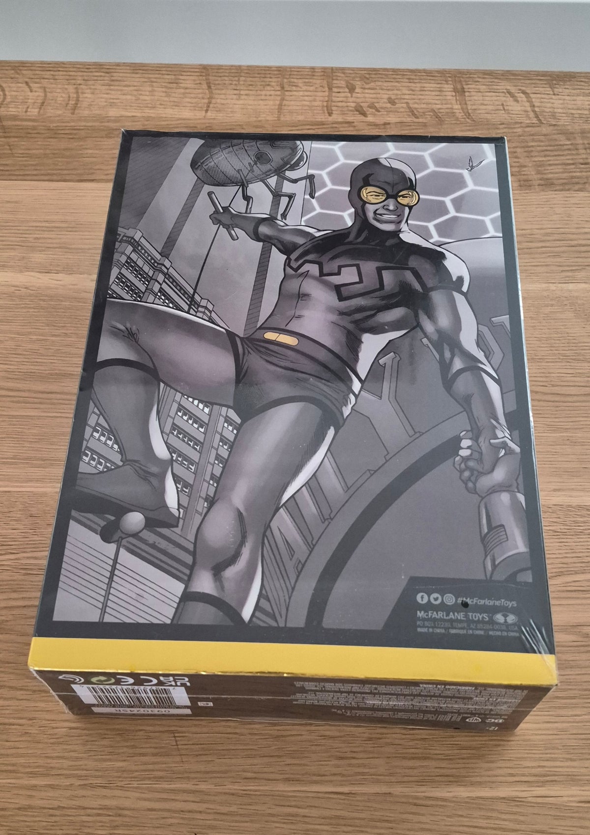 Blue Beetle Black & White Accent Edition